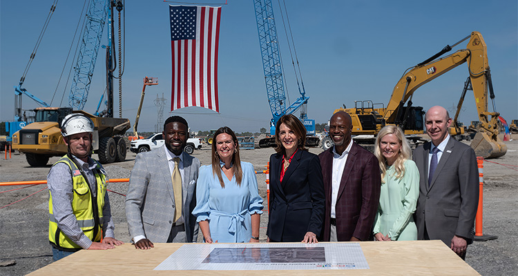 Entergy Arkansas modernizes energy infrastructure to support statewide growth, reliability, and economic development Officials from Google and Entergy, along with Governor Sarah Huckabee Sanders and West Memphis Mayor McClendon