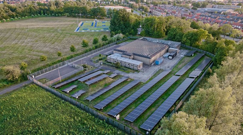 Large scale data center facility connected to natural gas powered electricity generation infrastructure in the United States